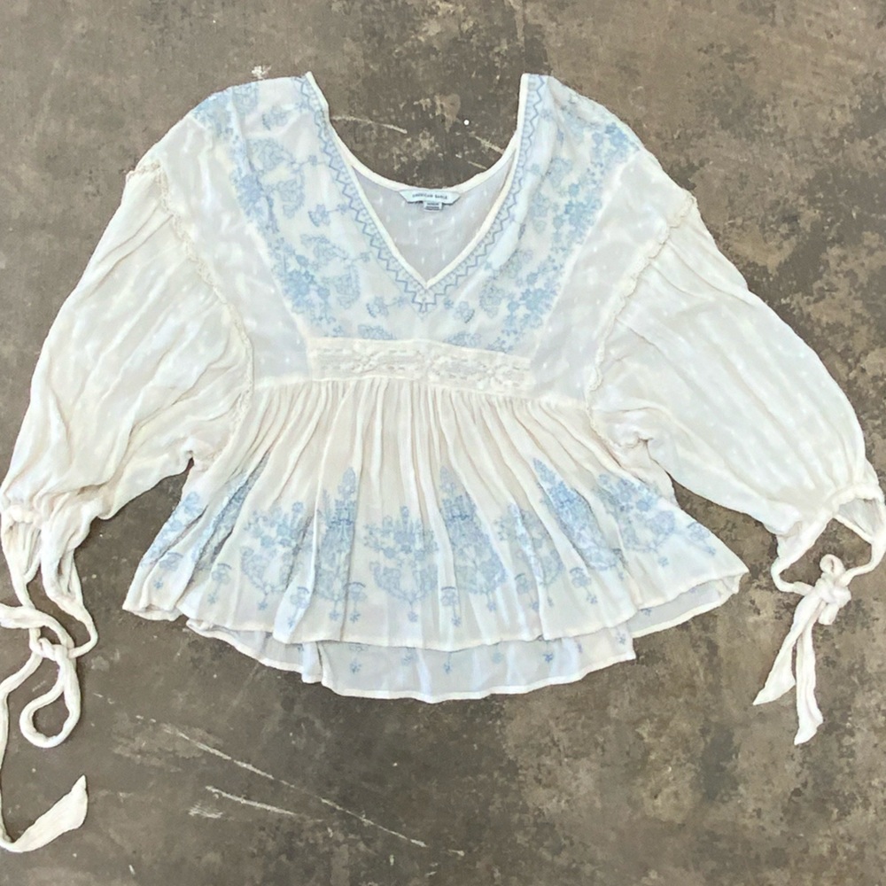 AEO Women's Cream Blouse Light Blue Threaded Embroidered Floral Flowers medium